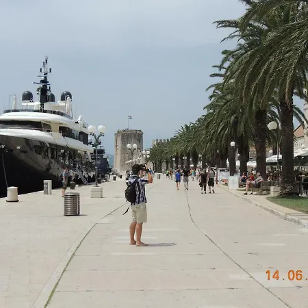 Naomi And Marsel Trogir
