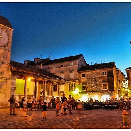 Naomi And Marsel * Trogir